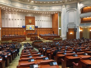 Deputații dezbat luni moţiunea îndreptată împotriva ministrului Finanţelor