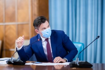 Ministrul Stroe: O oră de sport în plus în școli, adaptată condițiilor impuse de pandemie | AUDIO