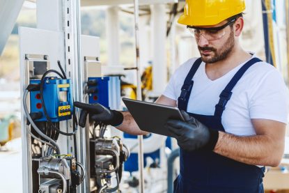 România a redus cu 5% consumul de energie în primele 8 luni ale anului, dar avem și consumatori mari care au închis temporar activitatea | AUDIO
