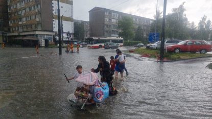 Inundații la Reșița, în urma unei ploi puternice. În mai multe localități din Caraș Severin a fost cod roşu de inundații / Video