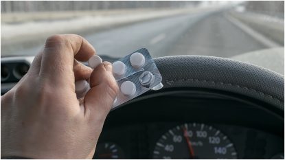 Medicamentele care conțin substanțe psihoactive ar putea fi eliberate pe bază de rețetă, inclusiv cele pentru răceală | AUDIO